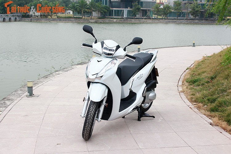 Soi chi tiet Honda SH300i gia 248 trieu dong tai VN-Hinh-2